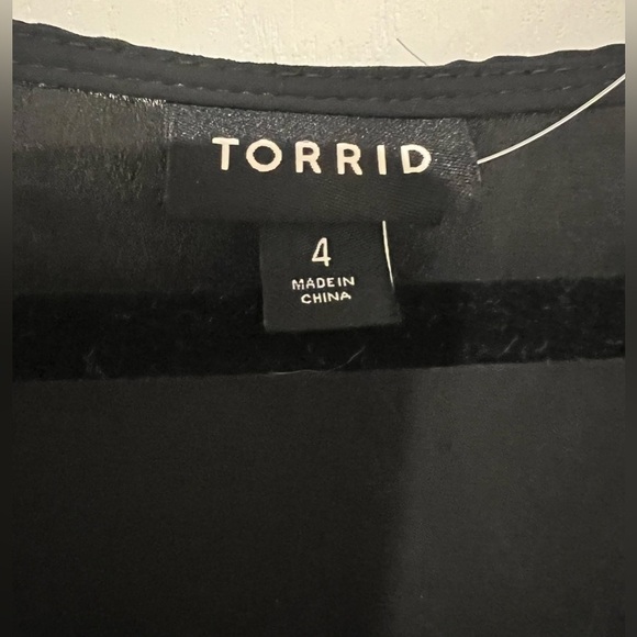 New! Torrid Black Sheer Long Sleeve Flowy Blouse in Size 4 or 26/28  Classy Goth - Picture 8 of 14